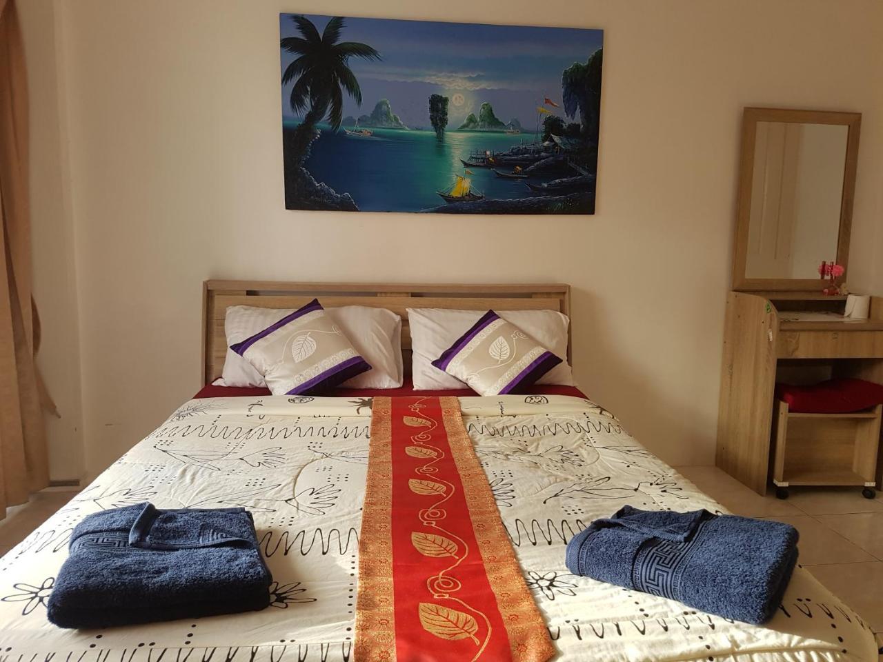 Sunshine Guesthouse Patong Buitenkant foto