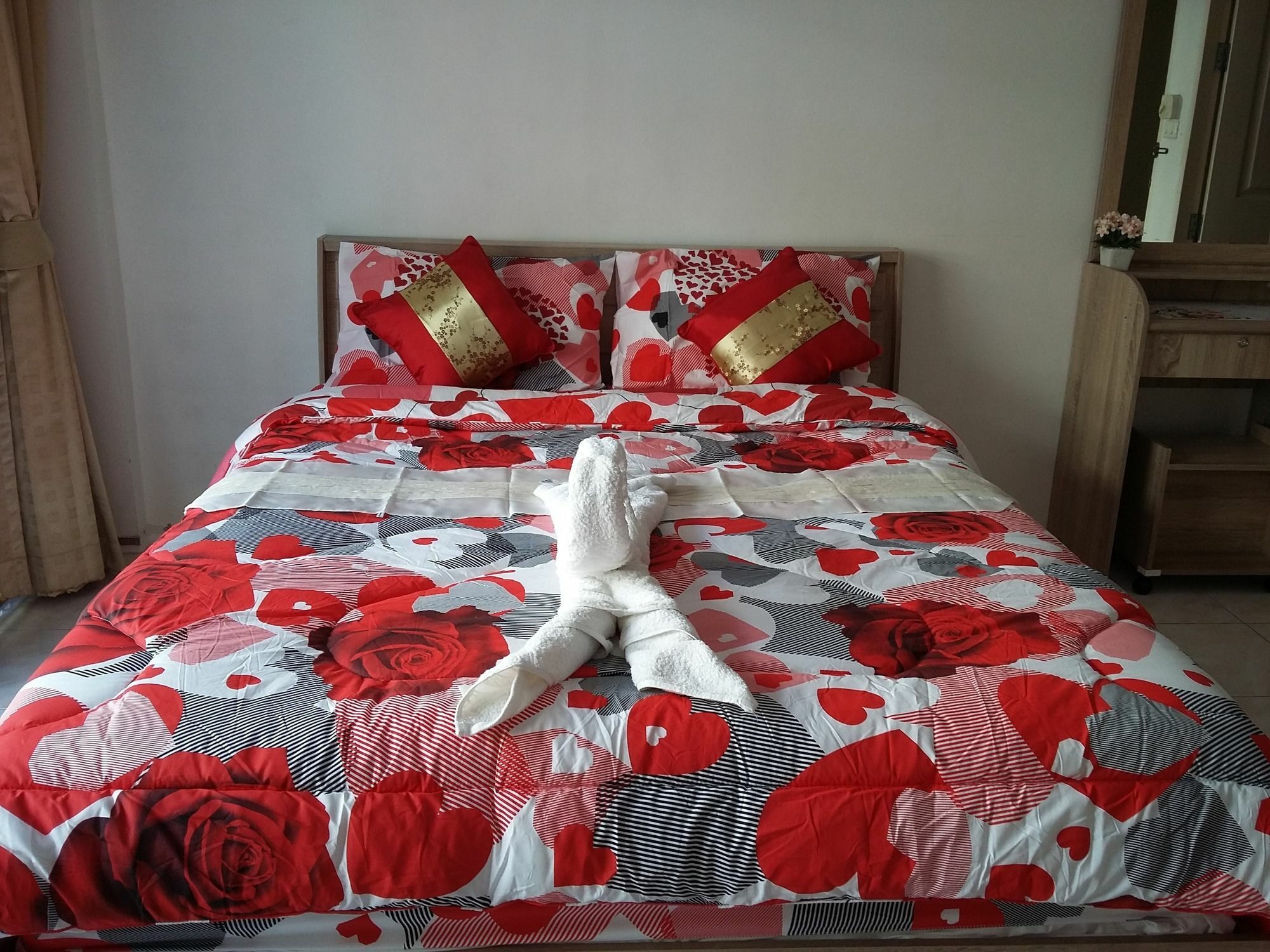 Sunshine Guesthouse Patong Buitenkant foto